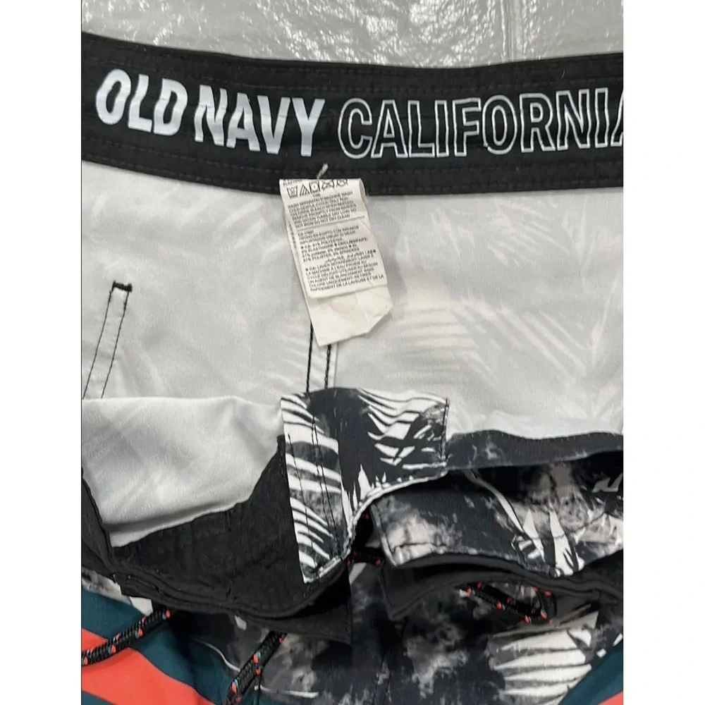 Old Navy California Mens Swim Shorts Size 38 Teal Green With Floral Design